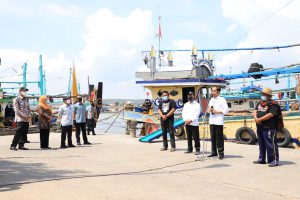 Tinjau PPDI Brondong Lamongan, Presiden Jokowi Sanggupi Perbaikan Fasilitas Pelabuhan
