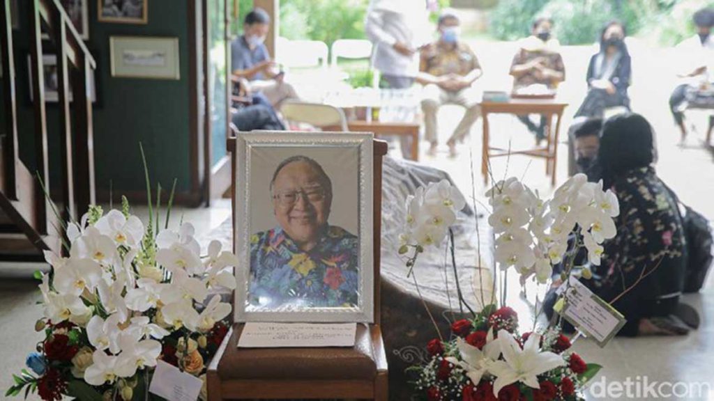 Suasana duka di rumah Wimar Witoelar. (ist) - Mantan Jubir Gus Dur Wimar Witoelar Wafat