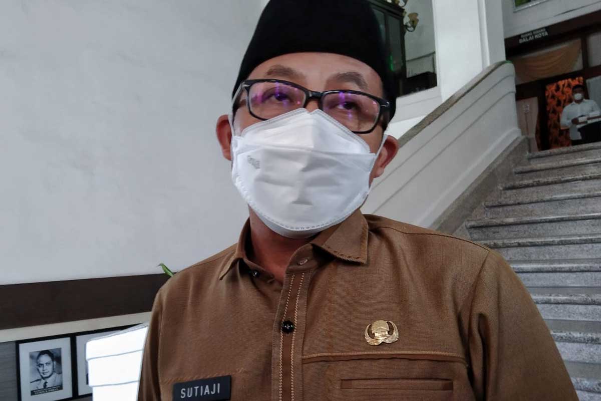 Sutiaji menjelaskan kunjungan Satgas Covid-19 pusat. (ws1) - Kota Malang Dikunjungi Satgas Covid Pusat, Sutiaji: Kita Kuatkan PPKM Mikro