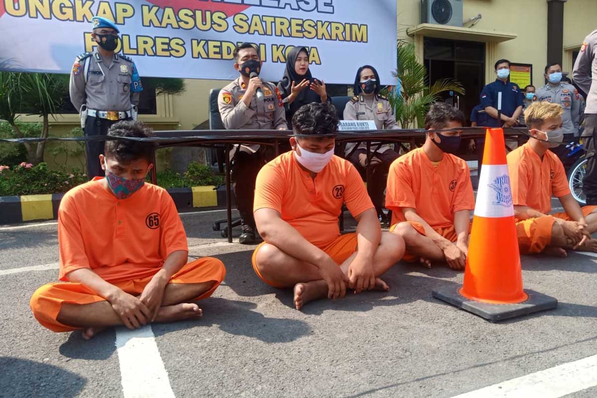 Tagih Hutang dengan Kekerasan, Empat Debt Collector Ini Dibekuk Polisi