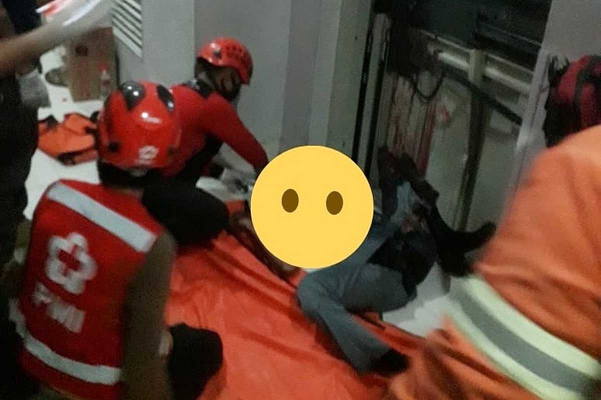 Upaya evakuasi korban dari dalam lift Hotel Ibis. (ist) - Diduga Kesalahan Teknis, Mekanik Tewas Terjepit Lift Hotel Ibis