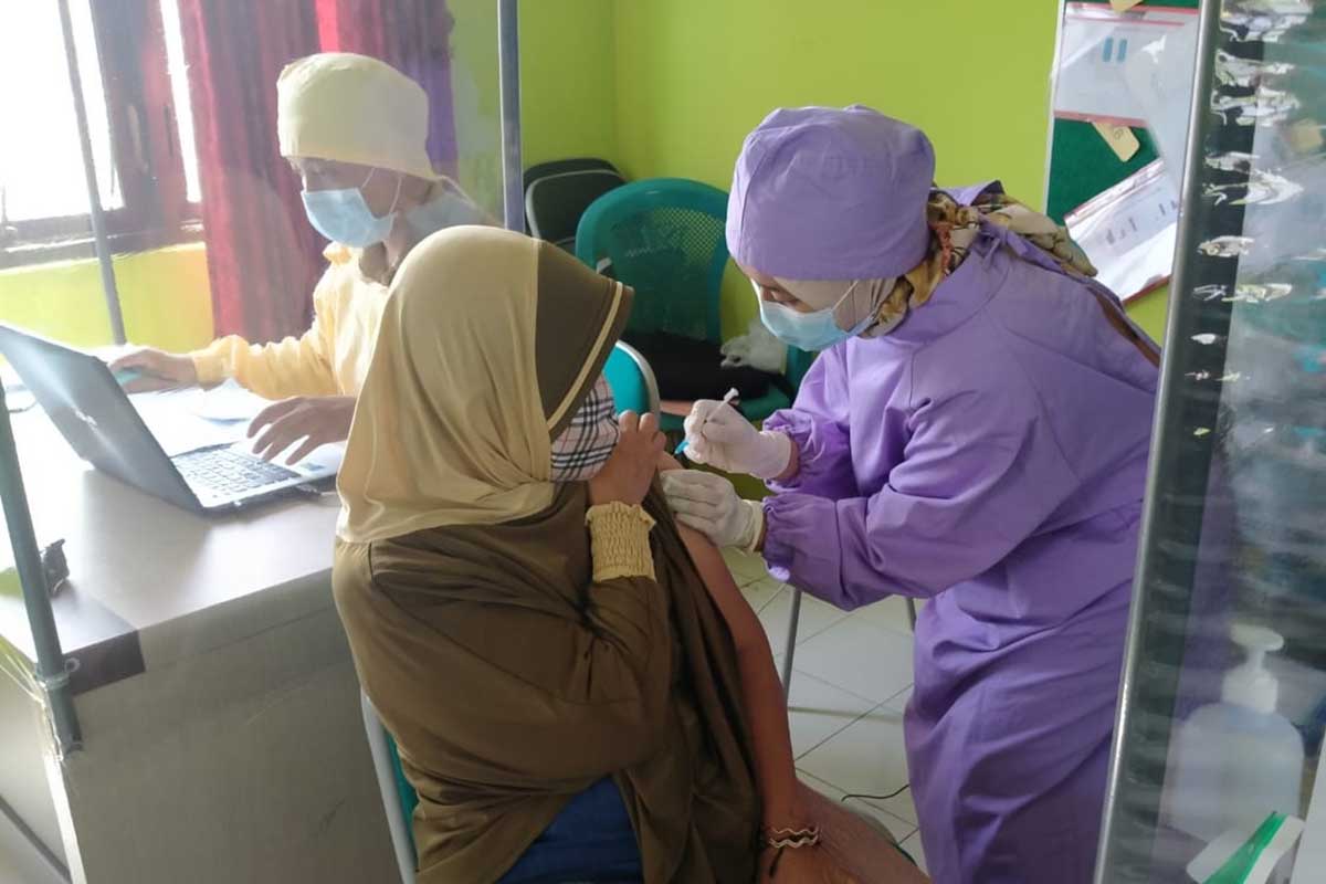 Vaksinasi lansia tahap kedua di Puskesmas Ciptomulyo. (ist) - Puskemas Ciptomulyo Vaksinasi 61 Lansia Tahap Kedua