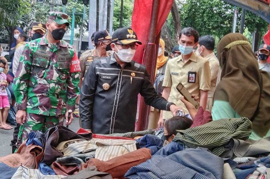 Walikota bersama Forkopimda Kota Malang tinjau penerapan prokes. (ws1) - Walikota Sidak dan Swab Pengunjung Pusat Perbelanjaan