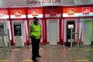 ATM Link. (ist) - Biaya Cek Saldo dan Tarik Tunai di ATM Link Batal!