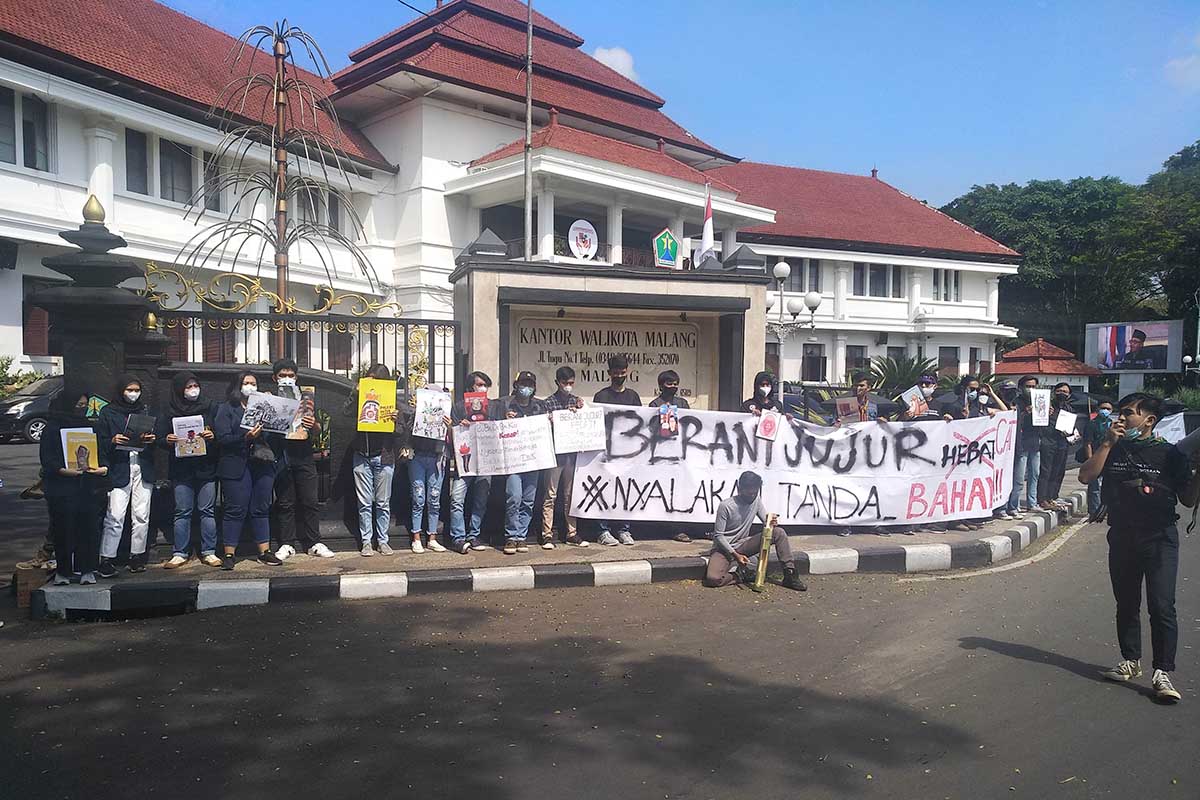 Aksi massa Solidaritas Malang Melawan, menolak pelemahan KPK. (ist) - Solidaritas Malang Melawan Tolak Pelemahan KPK