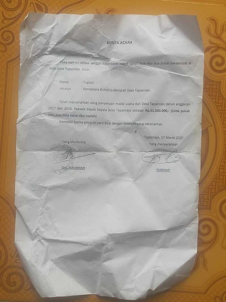 Bukti penyerahan uang sebesar Rp 51,5 juta - Kades Tapanrejo Diduga Menyalahgunakan wewenang Jabatan