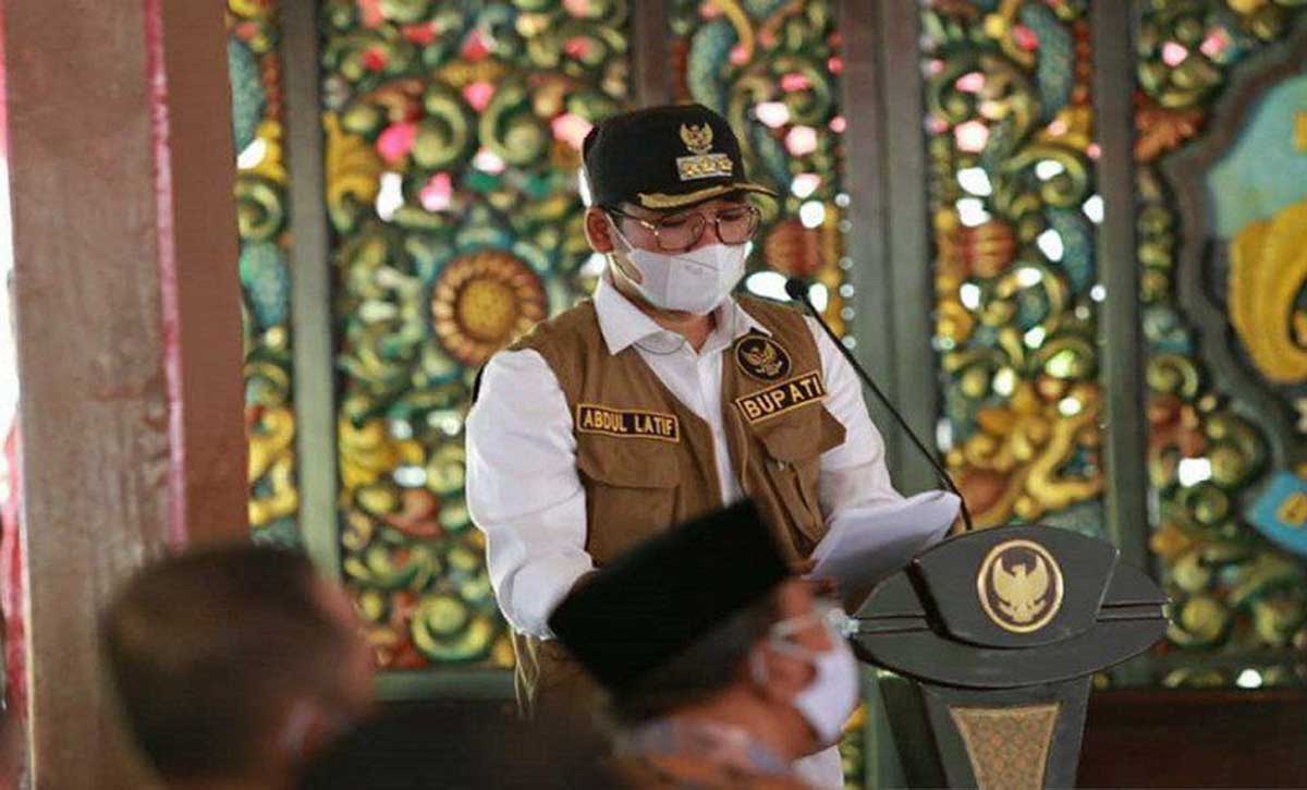 Bupati Bangkalan Abdul Latif Imron. (ist) - Makin Ganas! Nakes Bangkalan Kembali Terjangkit Covid-19