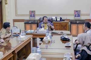 Bupati Jember Hendy Siswanto, saat audiensi dengan Arief Arvi. (ist) - Bupati Hendy Optimis Jember Jadi Pembudidaya Ikan Tingkat Nasional