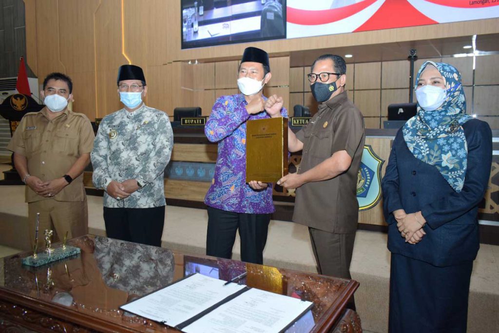 DPRD Lamongan Aklamasi Setujui Raperda Pertanggungjawaban Pelaksanaan APBD 2020