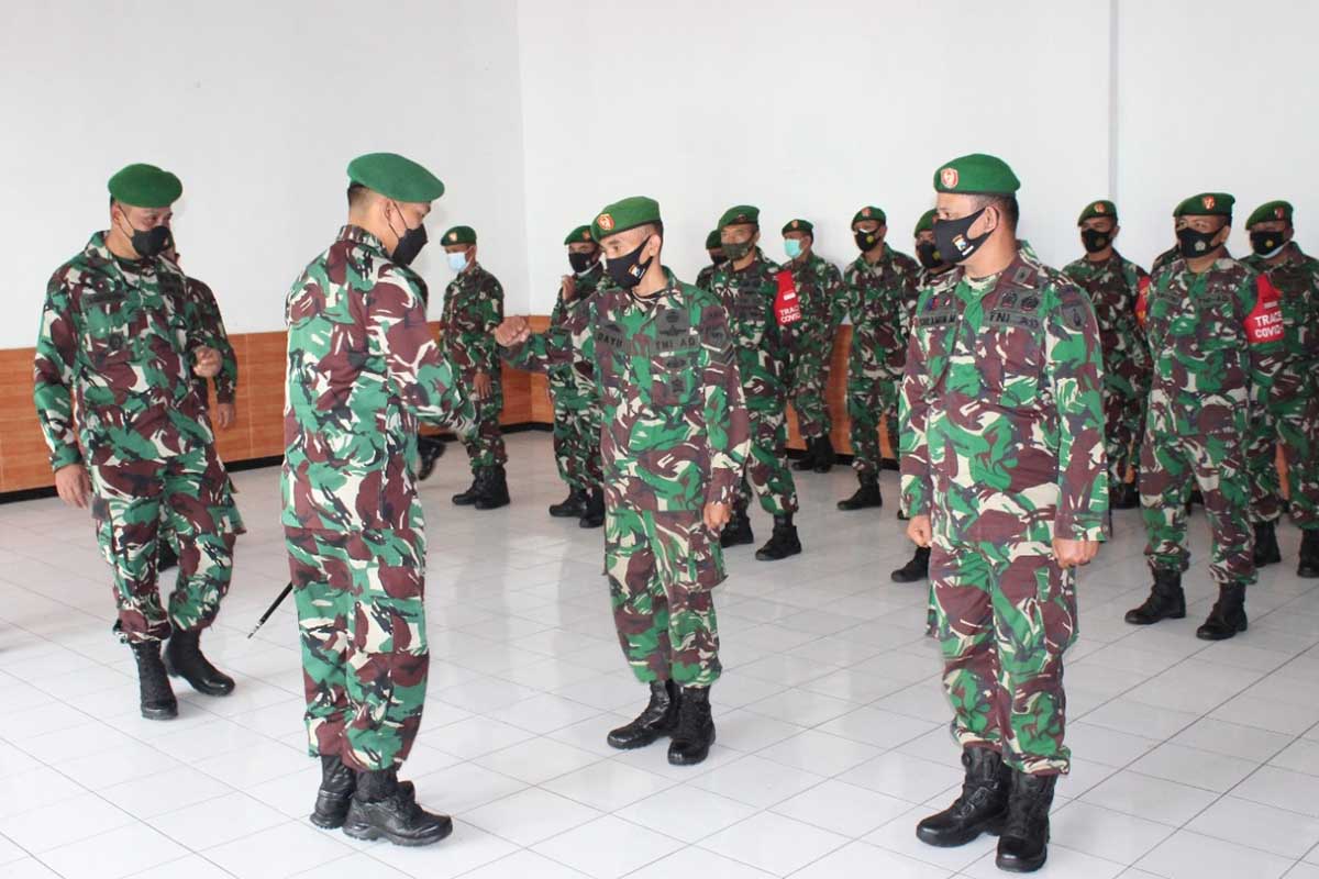 Dandim 0833 berpesan kepada anggota yang diberangkatkan ke Papua Barat. (ist) - Kodim 0833 Kota Malang Kirim Dua Aparat Teritorial Ke Papua Barat