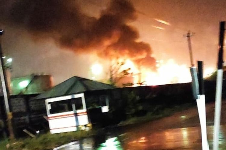 ft kebakaran kilang pertamina di cilacap. (ist)