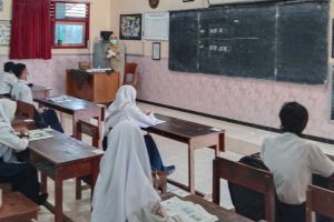 Ilustrasi gambar pembelajaran di sekolah. (jaz) - Kota Malang Bersiap Tatap Muka Bulan Juli Mendatang