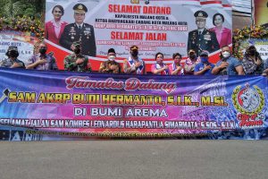 Kapolresta Malang Kota, AKBP Budi Hermanto SIK MSi mendapat kunjungan Forkopimda dan Aremania. (jaz) - Kapolresta Makota Bakal Sinergitas Dengan Semua Pihak