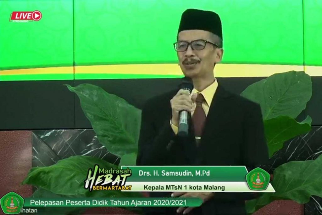 Kepala MTsN 1 Kota Malang membuka Pelepasan Peserta Didik. (rhd) - MTsN 1 Kota Malang Lepas 363 Siswa Kelas 9
