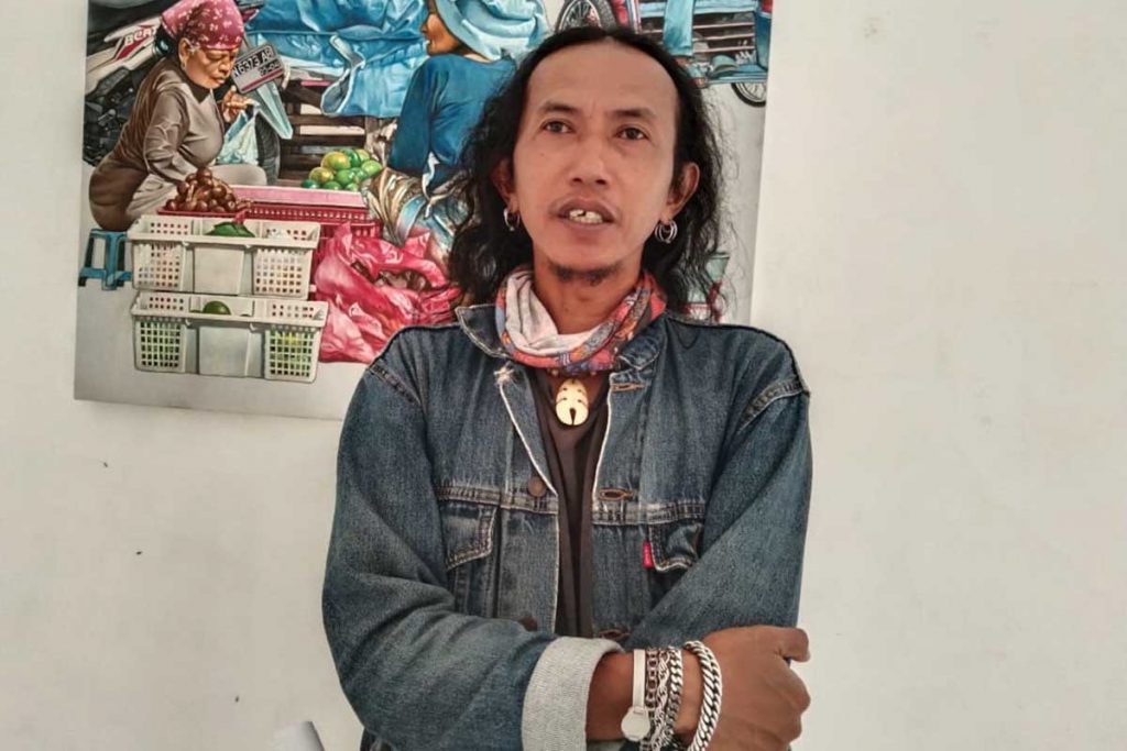 Ketua Panitia Pameran MAC, Agus Gembo. (jaz) - Marginal Art Community Angkat Styrofoam Bernilai Lebih