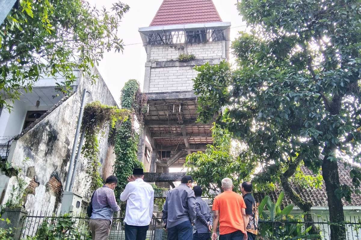 Komisi A DPRD Kota Malang sidak tower ilegal. (jaz) - Soal Tower Ilegal, Komisi A DPRD: Kalau Salah Ya Dibongkar