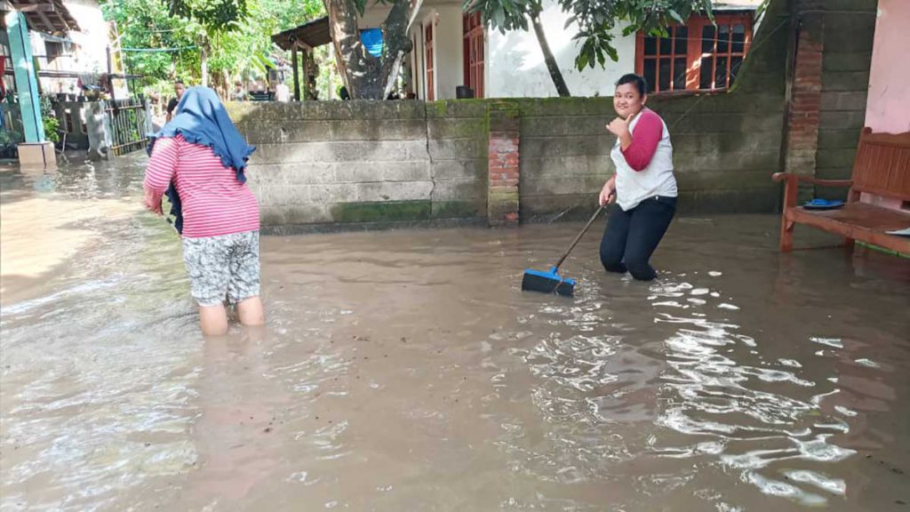 Kondisi lingkungan Jalio, dan Sawi Kelurahan saat dilanda banjir. (dok) - Pasca Dilanda Banjir, Warga Lingkungan Kelurahan Sumberejo Mulai Beraktivitas