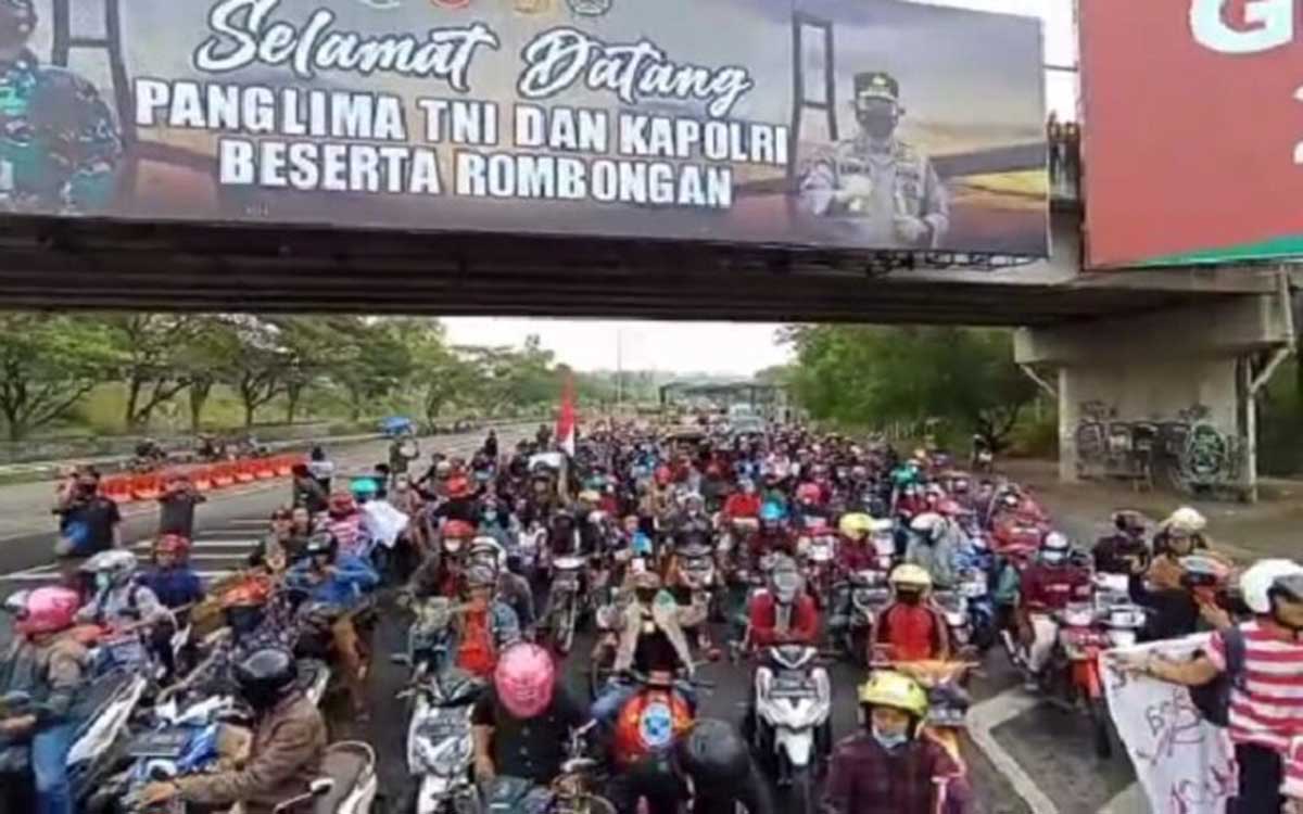 Massa demo dari Madura. (ist) - Warga Madura Demo Protes Penyekatan ke Walkot Eri Cahyadi
