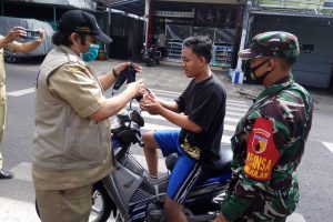 Pengguna Jalan Bandulan kedapatan tak memakai masker. (ist) - Operasi Yustisi Sasar Pengguna Jalan Bandulan