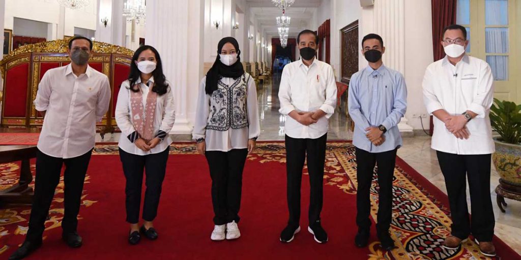 Mahasiswa UB Sharing Merdeka Belajar dengan Presiden dan Mendikbud Ristek 2 Perwakilan mahasiswa MBKM terpilih bersama Presiden RI dan Mendikbud-Ristek. (ist) - Mahasiswa UB Sharing Merdeka Belajar dengan Presiden dan Mendikbud Ristek