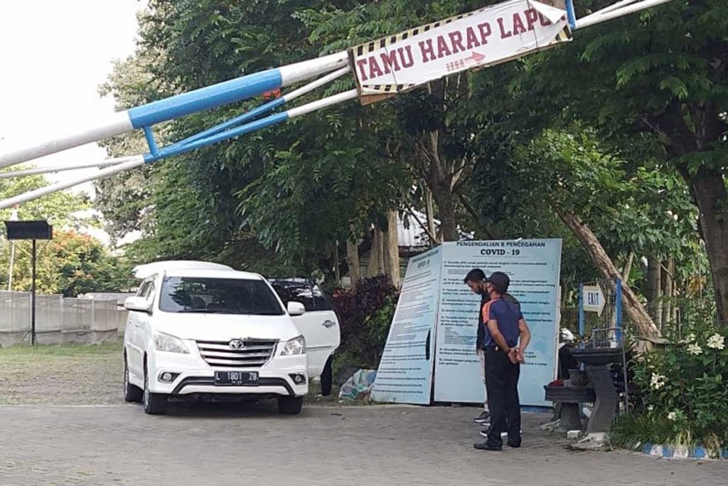 Pintu gerbang SMA SPI Kota Batu, dijaga ketat. (ws2) - Pelapor SMA SPI Kota Batu Bertambah 21 Orang - Komisi E DPRD dan Pemprov Jatim Sidak SPI