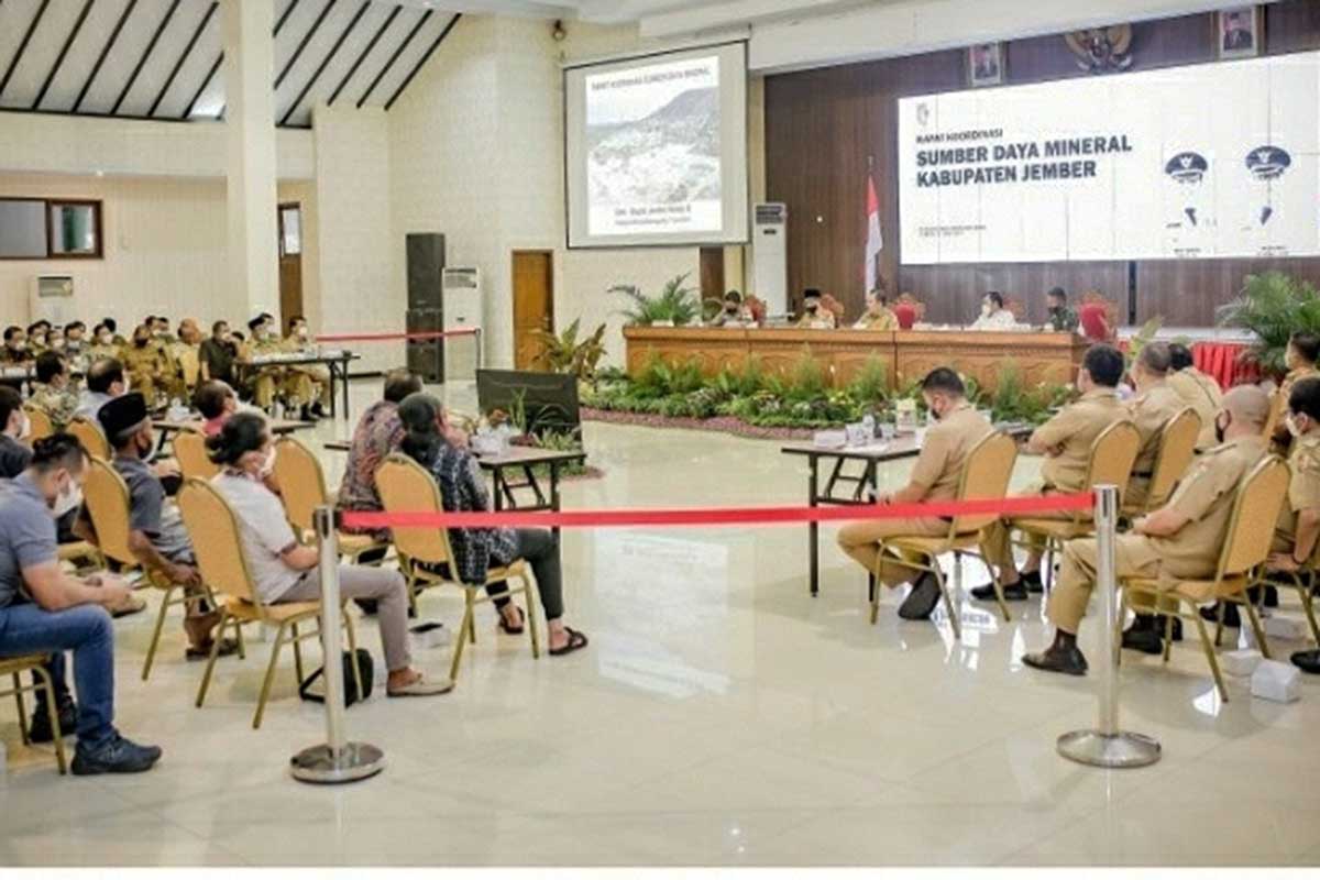 Rapat koordinasi pembangunan proyek jalan. (ist) - Bupati Jember Gandeng Pengusaha Galian C Garap Proyek Jalan