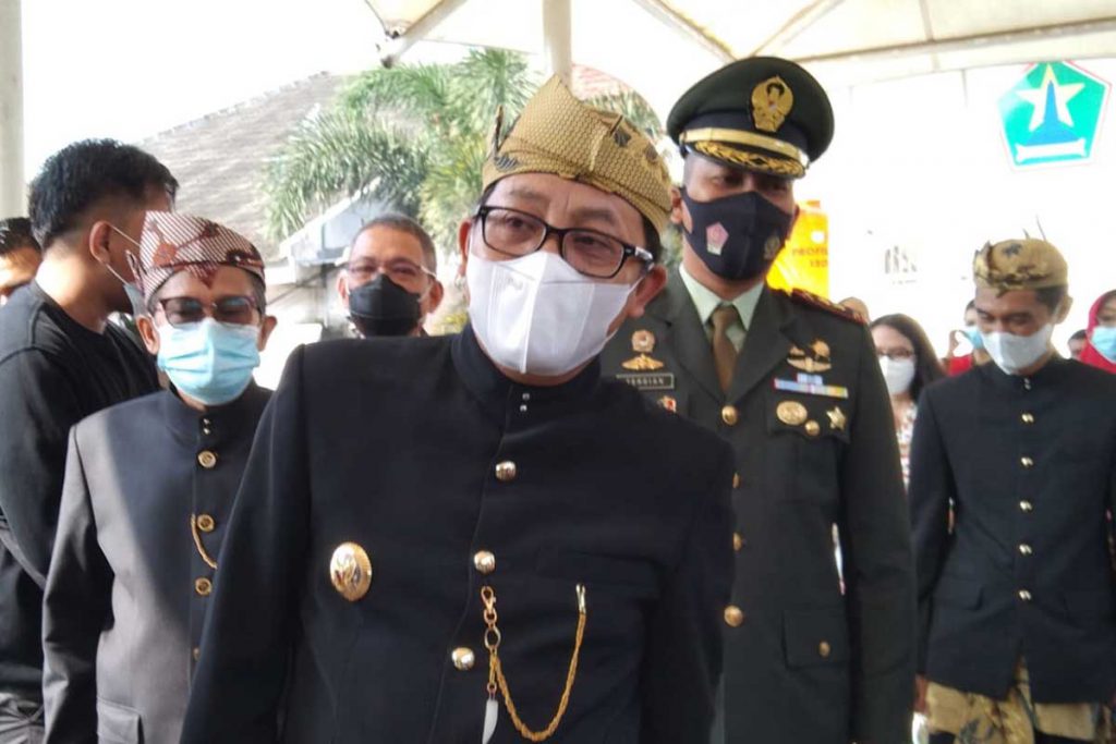 Sutiaji ditemui selepas mengikuti upacara virtual di NCC Balaikota. (jaz) - Pemkot Malang Wacanakan Putar Lagu Kebangsaan dan Pancasila Setiap Hari