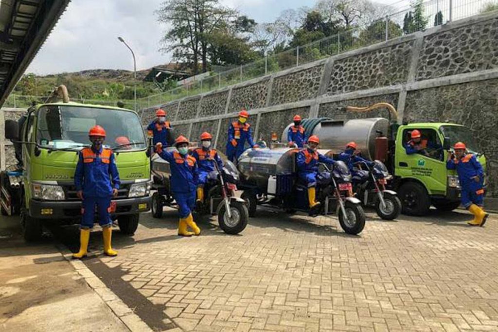 Tim UPT PALD DPU Kota Malang. (ist) - Pemkot Malang Layani Sedot Tinja Terjadwal, Tingkatkan Kesadaran Hidup Sehat