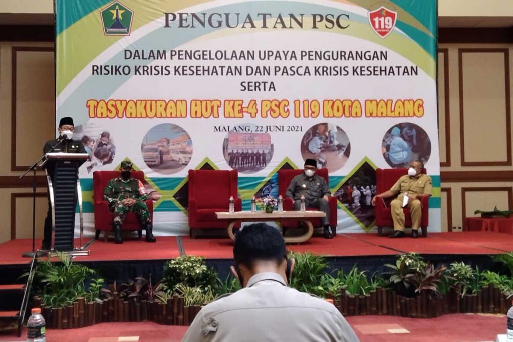 Walikota Malang, Drs H Sutiaji saat memberi pengarahan. (jaz) - Merangkak Usia ke-4, PSC 119 Kota Malang Tangani 358 Aduan pada 2021