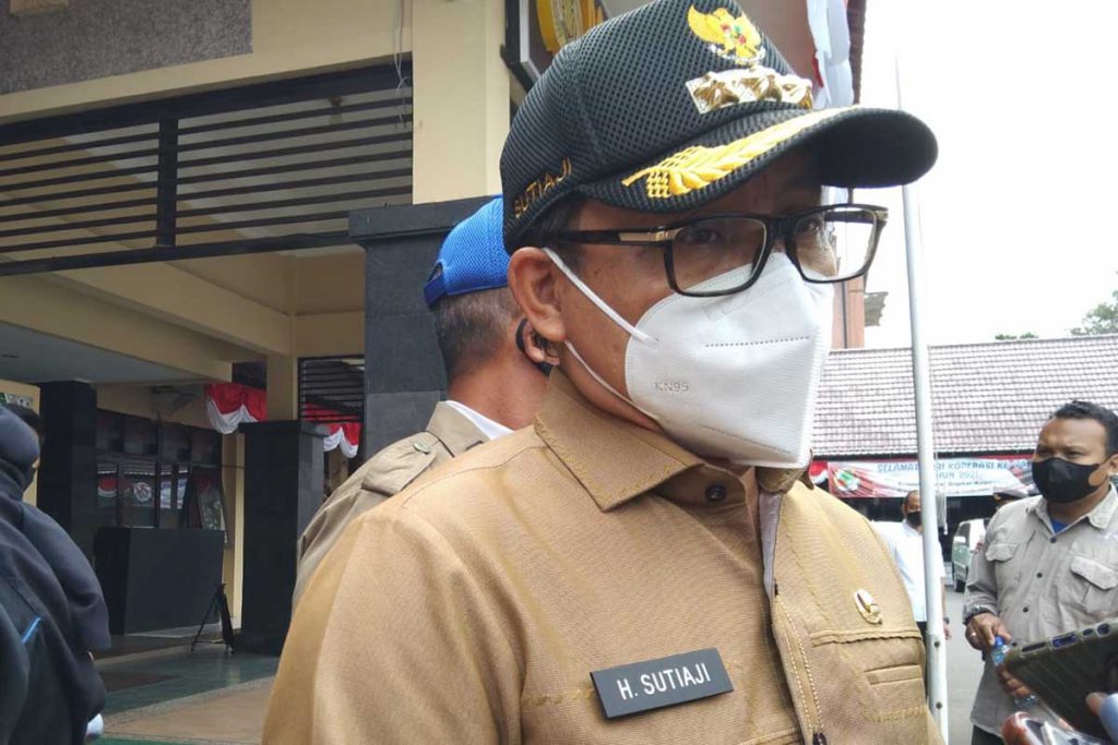 Walikota Malang, Drs H Sutiaji selepas konferensi pers di Mapolresta Makota. (jaz) - Pemkot Malang Ajukan ke Pemprov, Safehouse Tampung 110 Bed