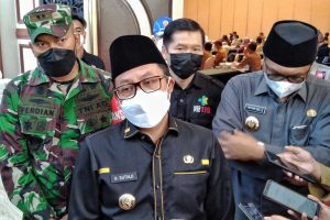 Walikota Malang, Drs H Sutiaji, setelah menghadiri HUT ke-4 PSC. (jaz) - Respon Klaster Baru, Sutiaji: Kuatkan Kembali PPKM Mikro