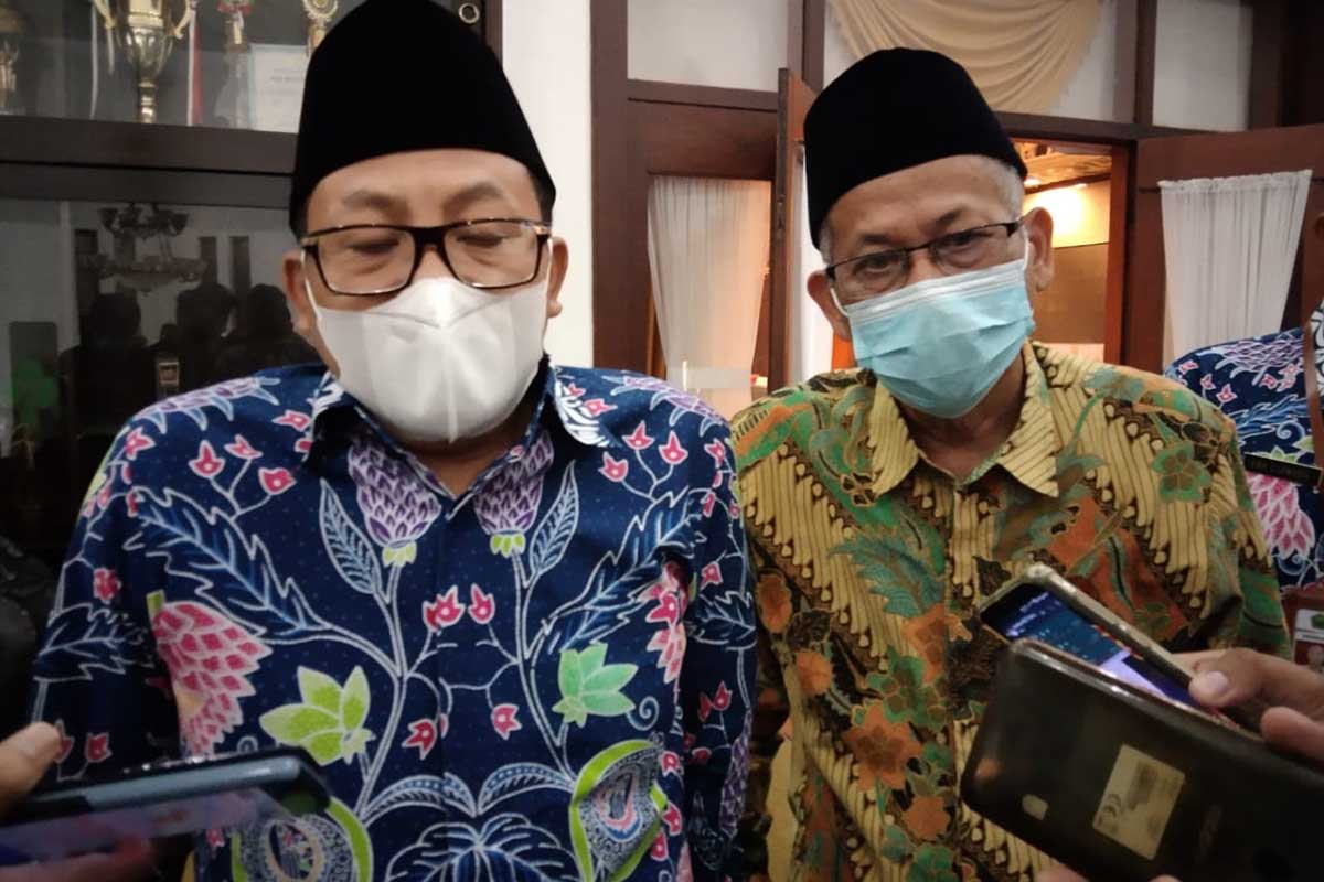 Walikota Malang bersama Ketua FKUB selepas berkoordinasi di Ruang Sidang Balaikota Malang. (jaz) - FKUB Kawal Vaksinasi Bagi Tokoh dan Umat Beragama