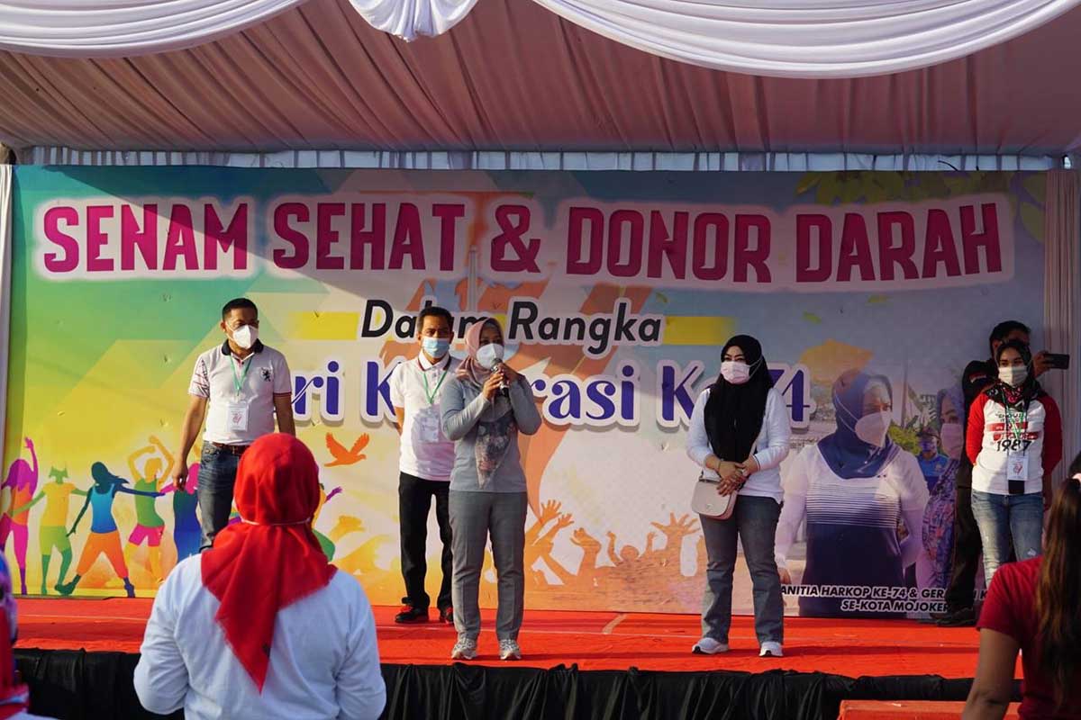 Walikota senam bersama di Rest Area Gunung Gedangan, Kota Mojokerto - Pemkot Dorong Peran Koperasi dan UKM untuk Perbaikan Ekonomi