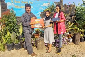 Aura Dinar Dhamayanti, pemenang laptop asal Malang. (ist) - Beragam Kisah Pemenang Smartfren Rejeki WOW Treasure Hunt, Andakah Berikutnya?
