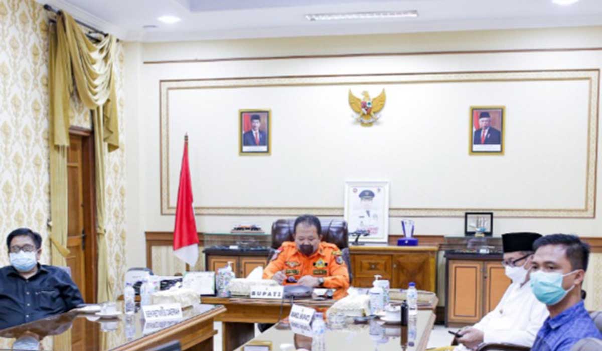 Bupati Hendy saat Rapat Peresmian Pelayanan Bayar Pajak Daerah secara online di Pendopo Wahyawibagraha. (ist) - Cegah Penyebaran Covid-19, Pemkab Jember Inovasi Bayar Pajak Secara Online