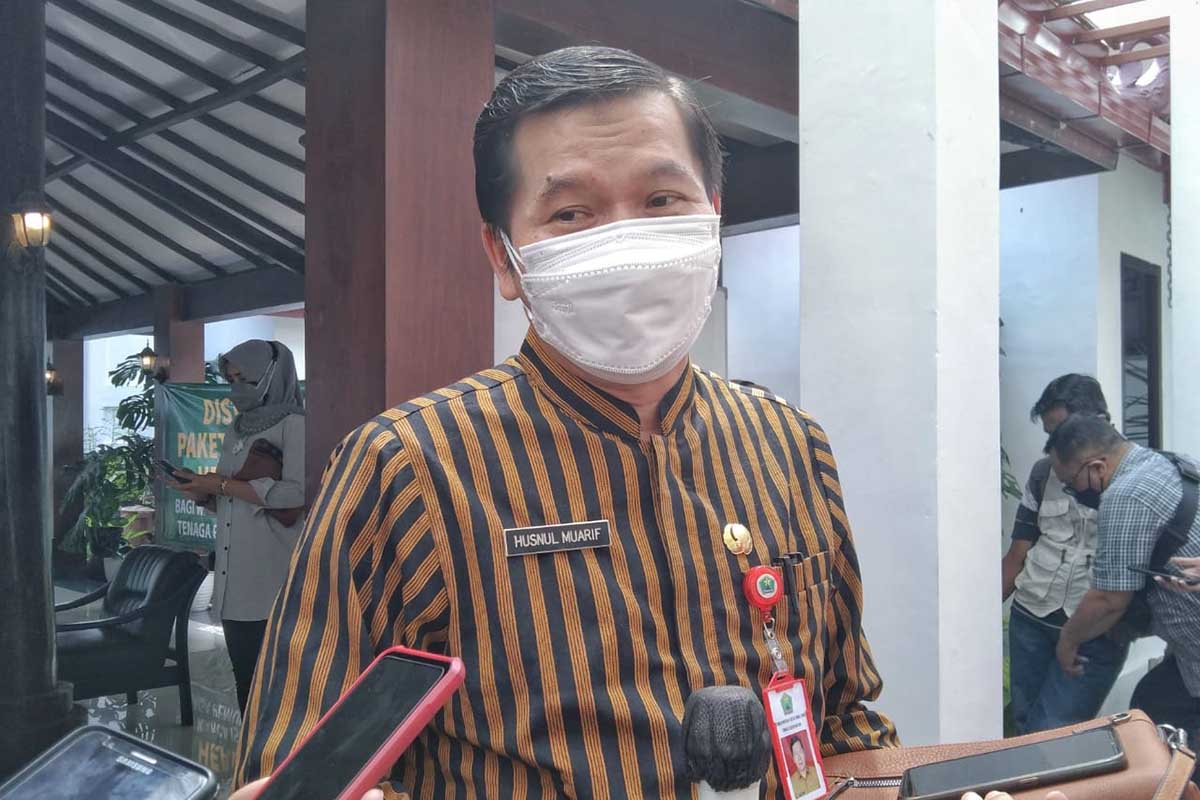 Dinkes Kota Malang, dr Husnul berikan pemaparan isoman. (jaz) - Angka Kematian Turun, Isoman Naik Dihimbau Lapor Demi Kesembuhan