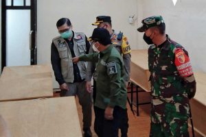 Dinkes bersama Forkopimda meninjau kamar jenazah di RSSA. (jaz) - Hari Ini Safehouse Penuh, Genjot Vaksinasi Tambahan 2.850 Vial AstraZeneca