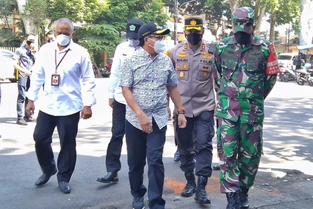 Disela sidak, Walikota berkoordinasi dengan Forkopimda. (jaz) - Kota Malang Zona Merah, RST Soepraon Bakal Jadi RS Darurat