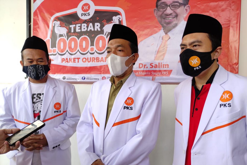 DPD PKS Kota Malang Bagikan 10.000 Paket Daging Kurban 1 img 20210722 wa0104