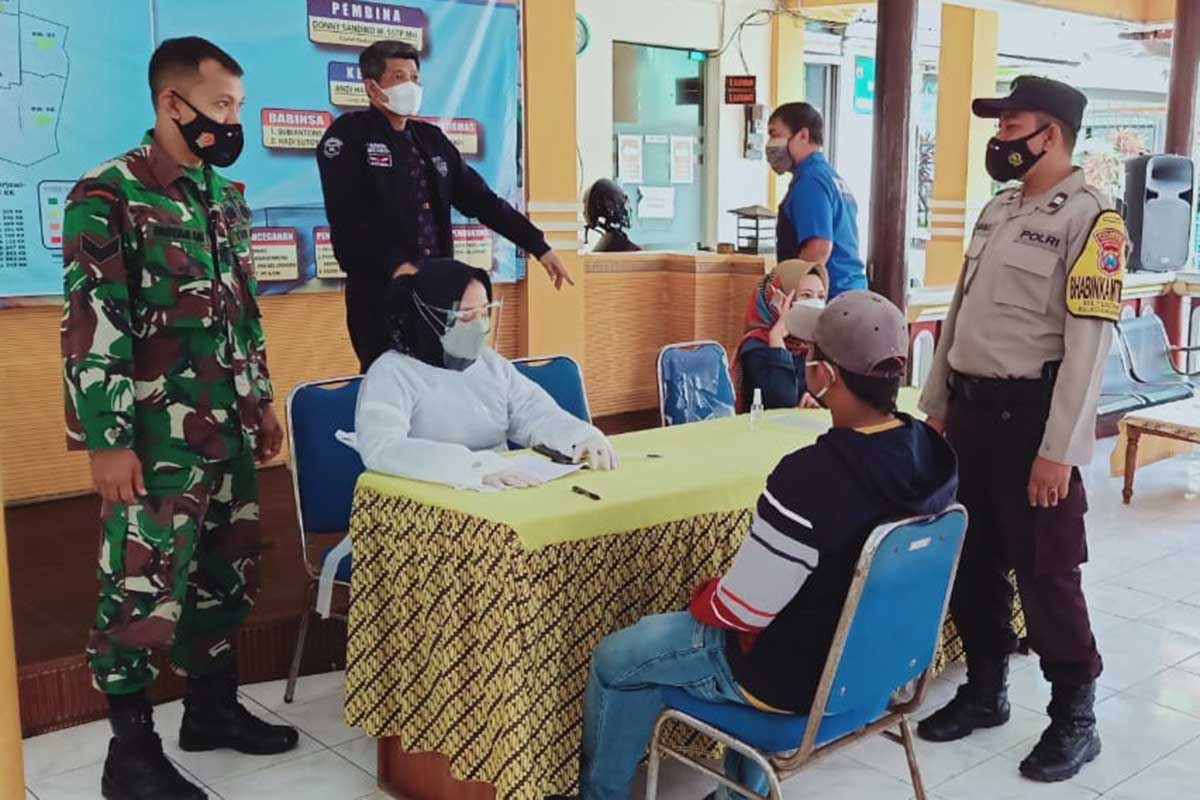 Pencairan bansos tiga kelurahan di Kedungkandang, terpusat di Arjowinangun. (ist) - Bansos PKL Terdampak PPKM Darurat di Kota Malang Mulai Tersalurkan