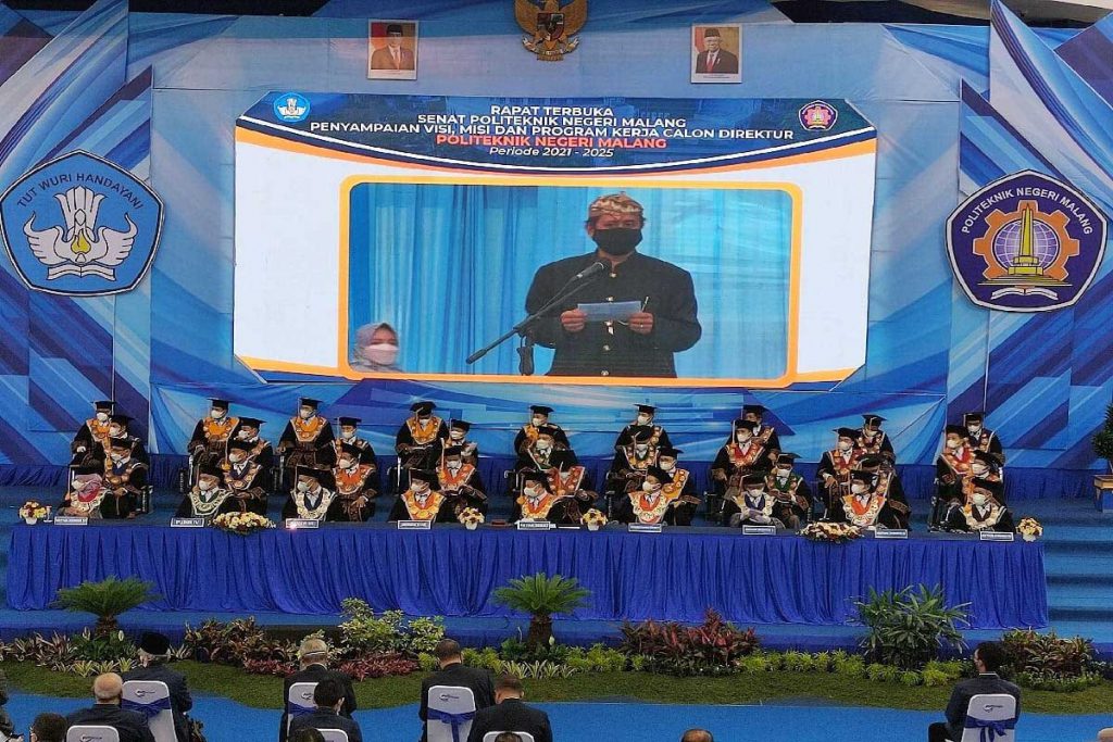 Penyampaian laporan Ketua Pildir Polinema di hadapan para Senat Polinema. (rhd) - Empat Bacalon Direktur Polinema Paparkan Visi Misi dan Program Kerja