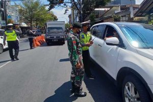 Penyekatan kendaraan luar kota Malang. (ist) - Operasi Yustisi dan Penyekatan Terus Bergulir Tekan Penyebaran Covid-19