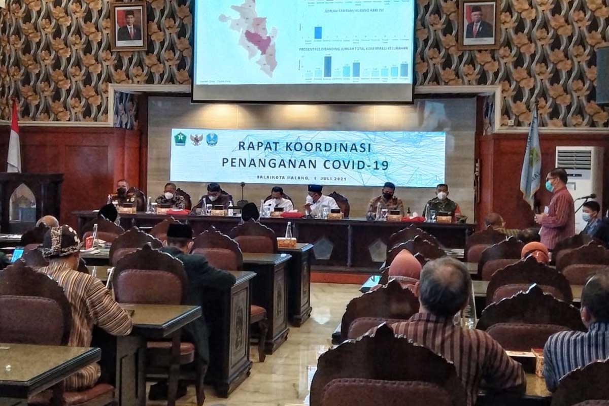 Rakor PPKM Darurat penanganan Covid-19 di Balaikota Malang. (jaz) - Rakor PPKM Darurat, Begini Saran Masukan Forkopimda dan Tokoh