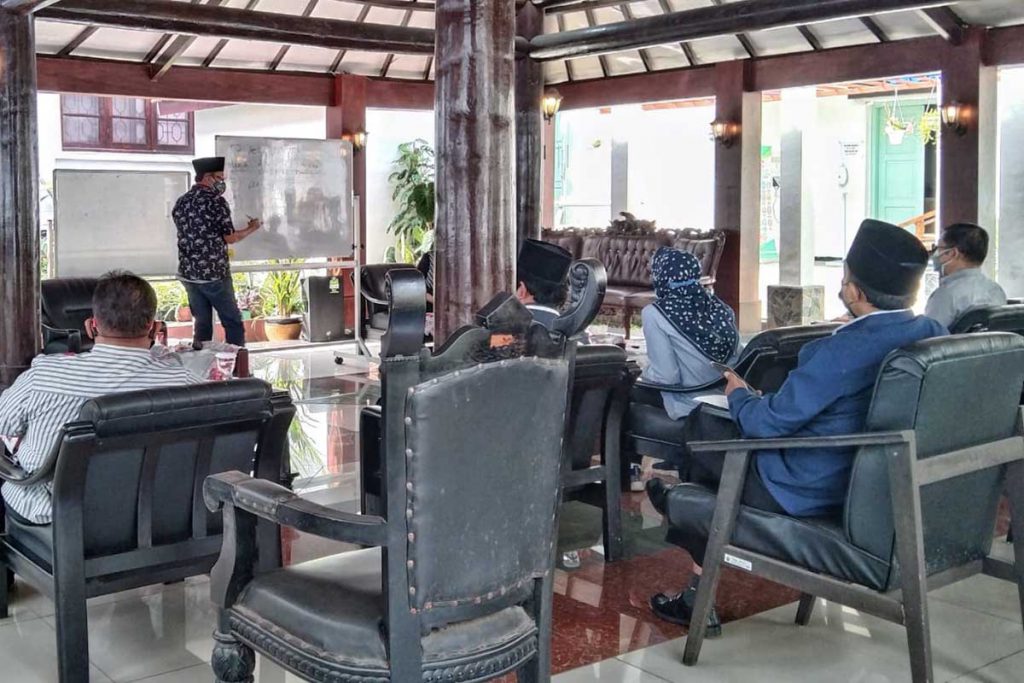 Pemkot Malang Akomodir Sembelih Kurban di RPH Hingga Stadion 1 Rakor Pemkot Malang soal penyembelihan hewan kurban. (jaz) - Pemkot Malang Akomodir Sembelih Kurban di RPH Hingga Stadion