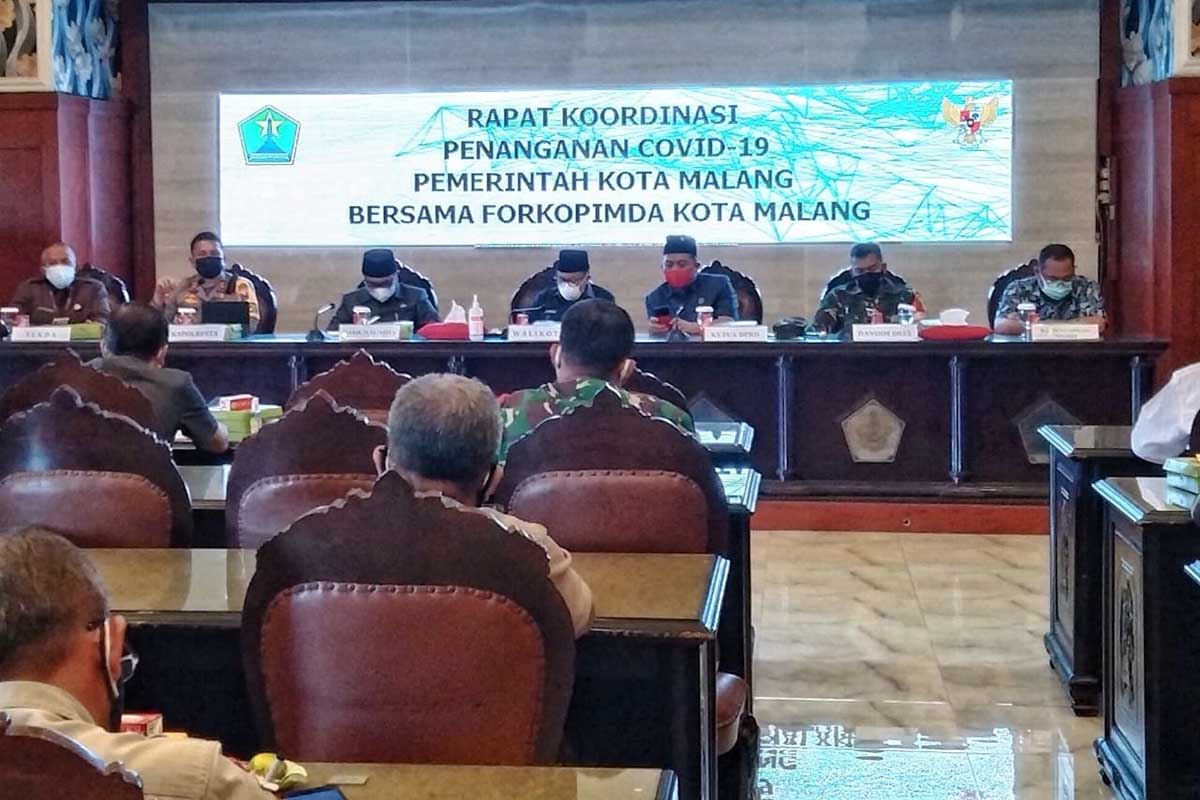 Rakor penanganan PPKM Darurat Mikro covid-19 Kota Malang di Balaikota. (jaz) - Evaluasi PPKM Darurat Rendah, Pemkot Malang Terapkan Sanksi dan Swab Acak