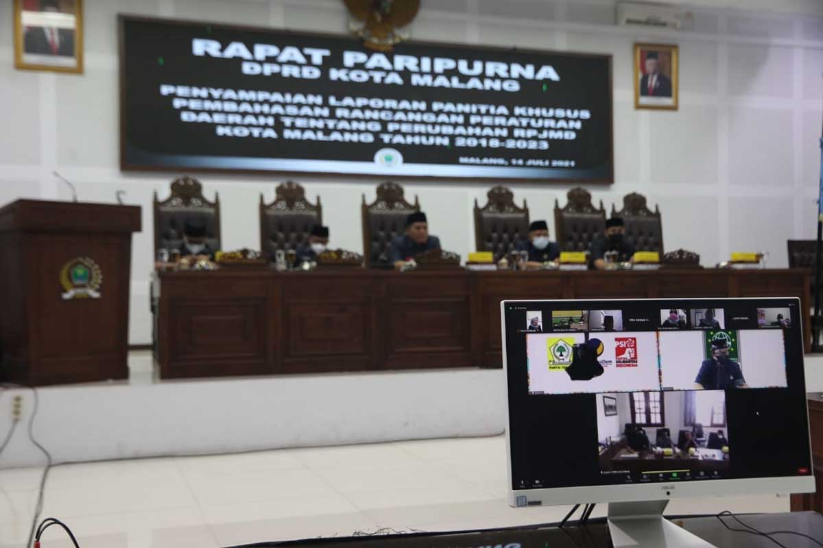 Rapat Paripurna Terkait Ranperda Perubahan RPJMD Kota Malang. (ist) - DPRD Kota Malang Setujui Pendapat Akhir Walikota Terkait Ranperda Perubahan RPJMD Kota Malang