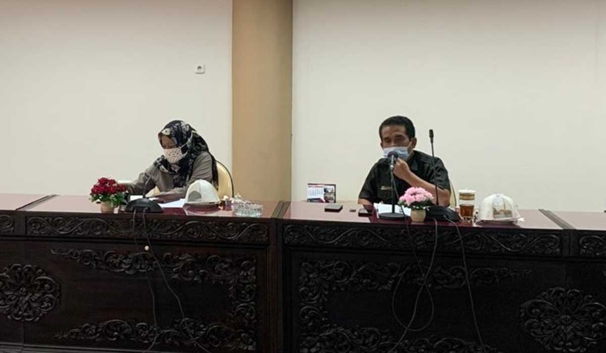 Rapat dengar pendapat terkait pengelolaan tempat pariwisata di masa pandemi Covid-19, yang dikelola kelompok masyarakat - Komisi IV Minta OPD Sampaikan SE Penutupan Tempat Wisata Jauh Hari
