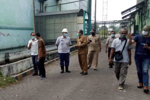 Respon Aduan Abu, Komisi C DPRD Jember dan DKLH Kunjungi PG Semboro