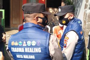 Salah satu tim relawan Trauma Healing mengunjungi anak isoman. (jaz) - Respon Positif Permudah Masyarakat, Trauma Healing Siapkan Call Center