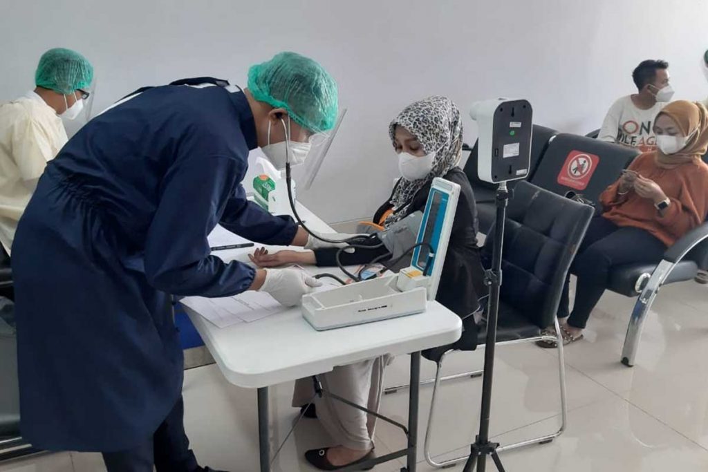 Sebelum vaksin, wajib jalani skrining. (ist) - Stasiun Malang Sediakan Vaksinasi Covid-19 Untuk Relasi KA Jarak Jauh